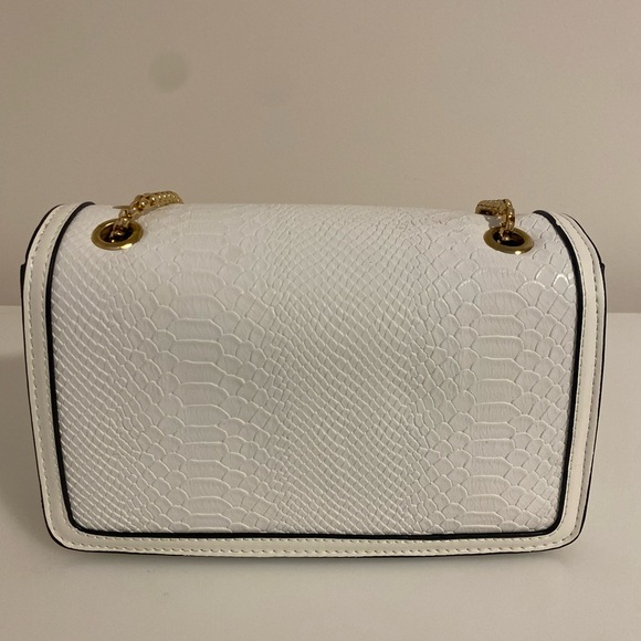 NWOT FAUX LEATHER PURSE w/ CROC DETAIL. - Picture 4 of 9